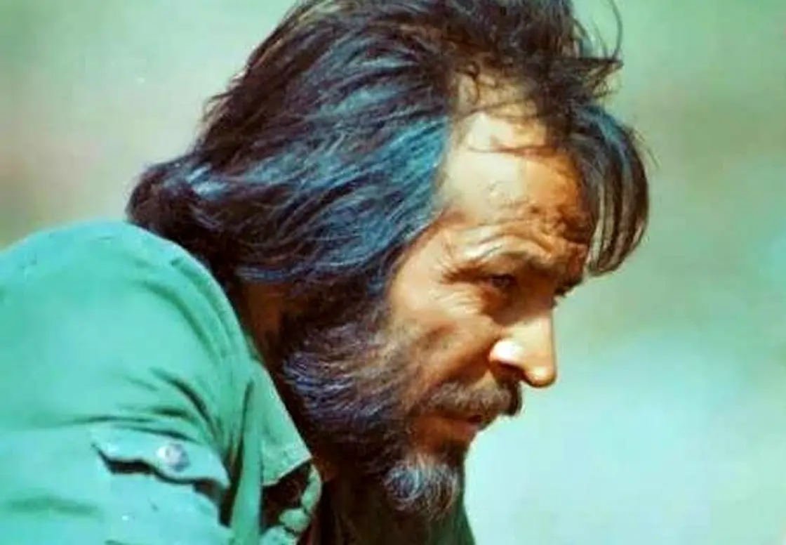 عکس| سفر در زمان ؛ ایرج قادری ۲۵ ساله در اولین تجربه سینمایی کنار فردین