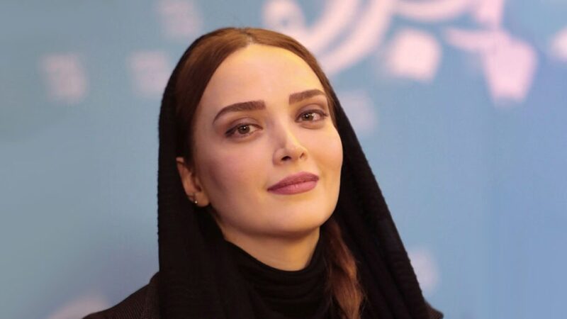 عکس| تیپ و استایل گرانقیمت بهنوش طباطبایی در یک کنسرت با کیف 400 میلیون تومانی اش!