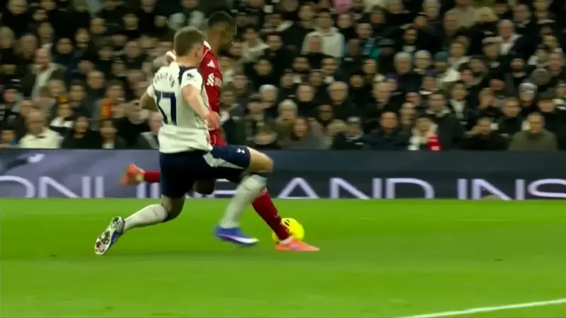 گل اول لیورپول به تاتنهام (الکساندر ایساک)