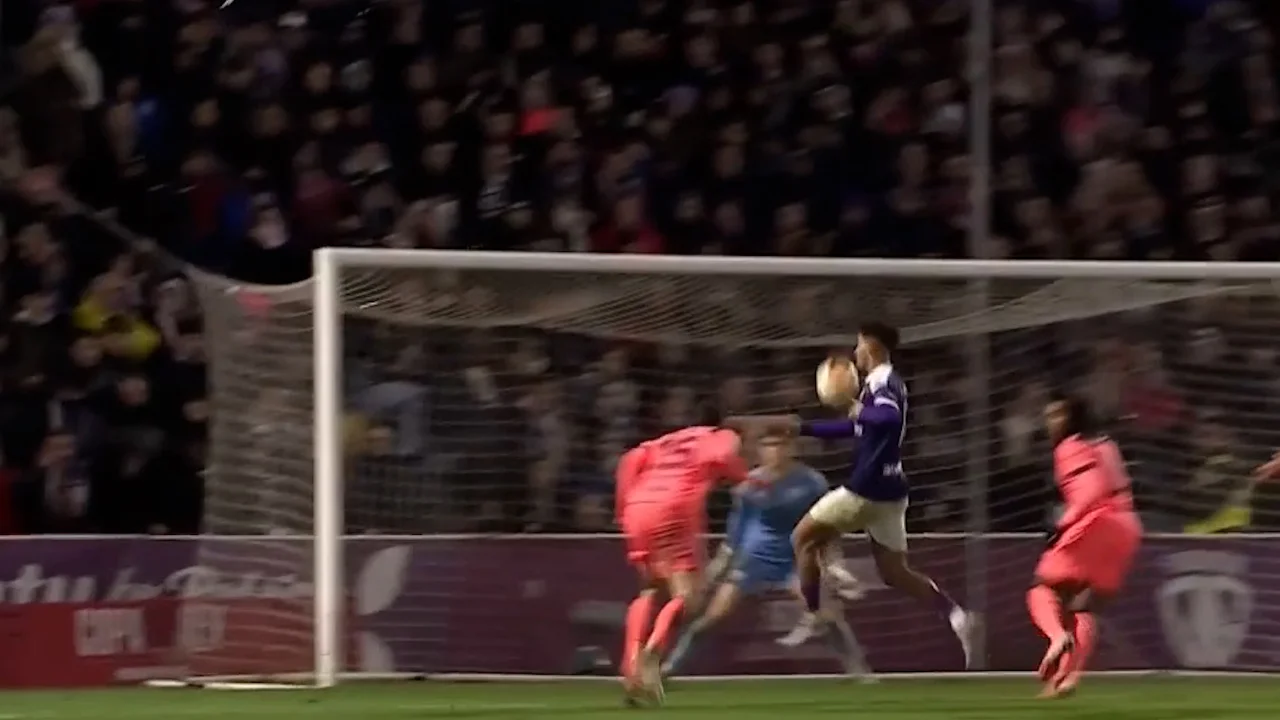 گل اول بارسلونا به گوادالاخارا توسط آندرئاس کریستنسن - تصویر شاخص