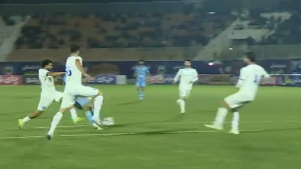 گل سوم چادرملو به استقلال خوزستان رضا محمودآبادی - تصویر شاخص