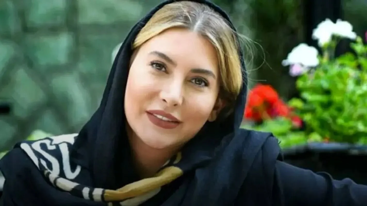 چهره سرحال فریبا نادری پس روز کاری سخت؛ خانه شیک خانم بازیگر چقدر زیباست!