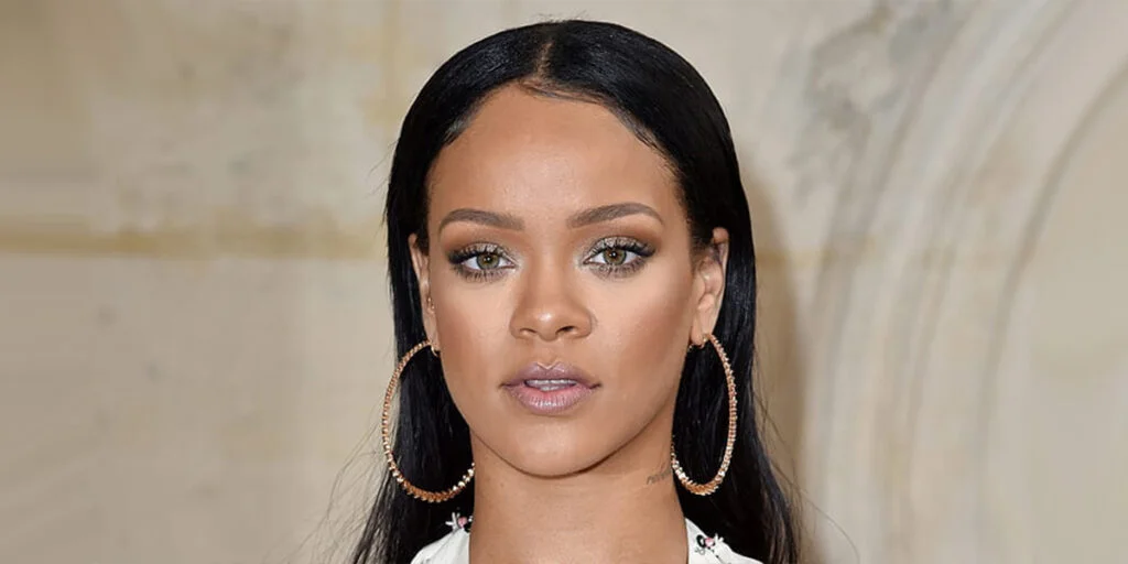 ریانا با استایل راحت و جسورانه‌اش دوباره همه را شگفت‌زده کرد!