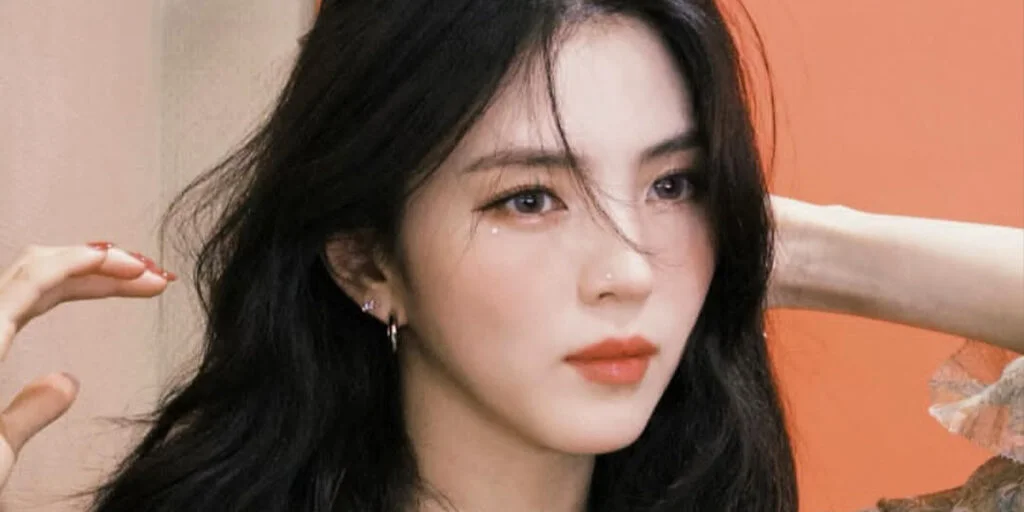 هان سوهی در استایل زمستانی برای «ووگ» هنگ‌کنگ؛ ترکیبی از هنر و مد که همه را شگفت‌زده کرد!