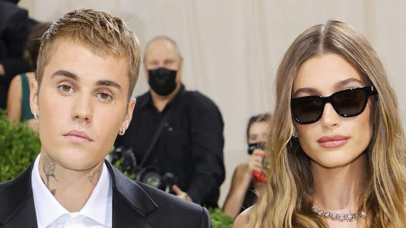 جاستین بیبر با کفش‌های عجیب در کنار همسر شیک‌پوشش؛ تضاد استایل این زوج مشهور همه را شوکه کرد!