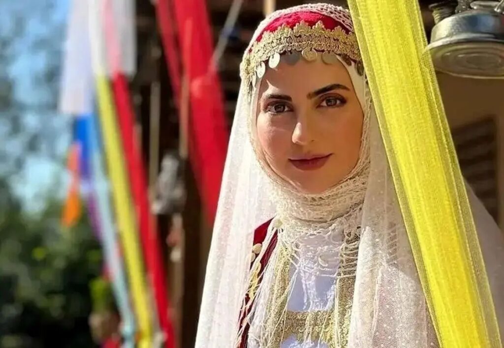 عکس| سفر به سال 1403 با بهاره در پشت صحنه سریال سوجان؛ چه چیزی انتظارمان را می‌کشد؟ - تصویر شاخص