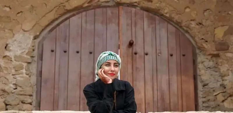 عکس| تفاوت زمین تا آسمان دنیا جهان منش در بیرون سریال نون خ