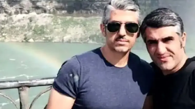 عکس| تصویری خاص و جذاب از پژمان جمشیدی و برادرش هومن در سال‌های دهه ۶۰