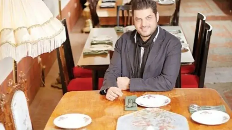 عکس لو رفته از دورهمی بازیگران ایرانی در استخر روباز/ سام درخشانی و کامبیز دیرباز هم بودند