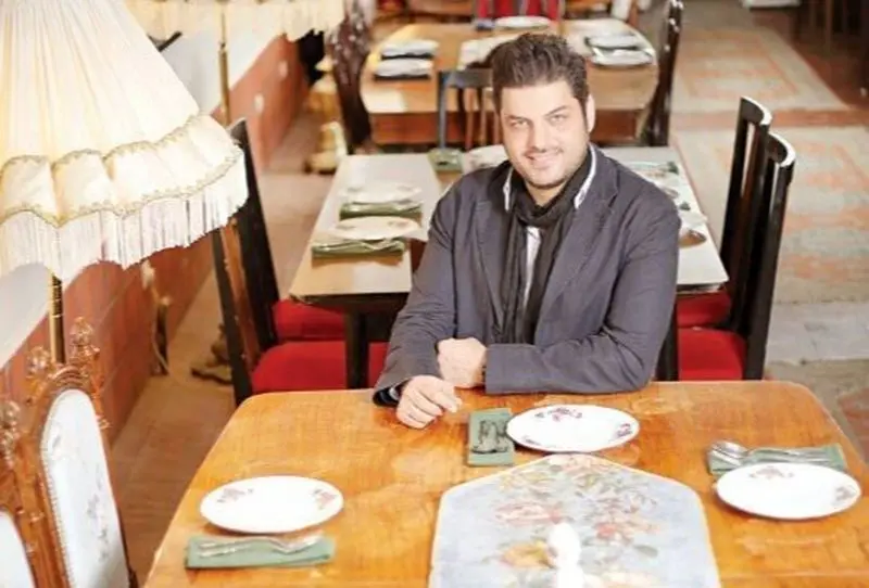 عکس لو رفته از دورهمی بازیگران ایرانی در استخر روباز/ سام درخشانی و کامبیز دیرباز هم بودند