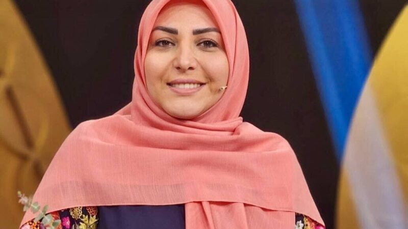 عکس| مادر جوان المیرا شریفی، مجری تبریزی صدا و سیما سوزه شد/ مادرش از خودش جوانتر است