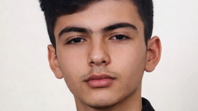 فیلم| لحظه تلخ اعلام شهادت بسیجی کوهدشتی که دل‌ها را لرزاند