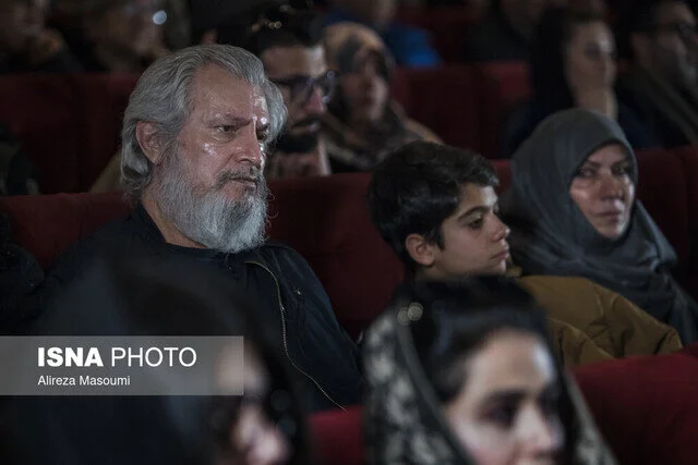 در مراسم یادبود رضا رویگری چه گذشت؟ | ما از مردم جدا نیستیم و ...