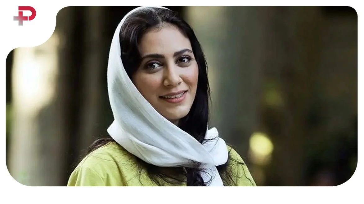 عکس| استایل صورتی و بامزه مونا فرجاد در بالکن لاکچری خانه‌اش؛ شبیه برج تو دبی هست