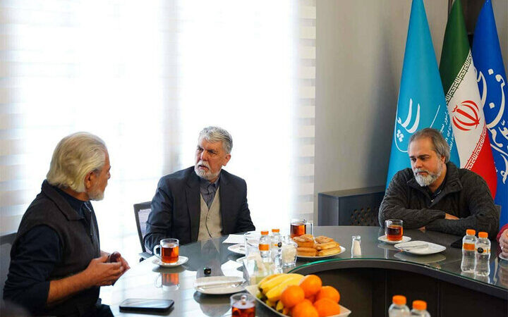 وزیر ارشاد از دبیرخانه فیلم فجر بازدید کرد؛ مخابره سیگنال‌ مهم به دنیا