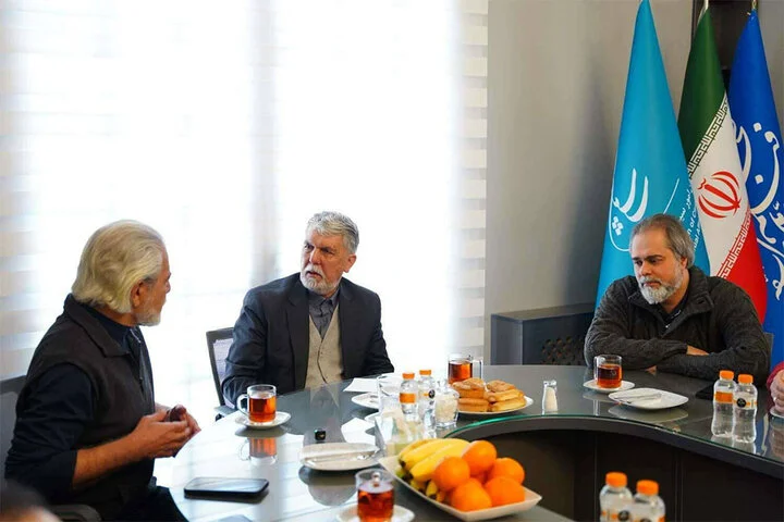 وزیر ارشاد از دبیرخانه فیلم فجر بازدید کرد؛ مخابره سیگنال‌ مهم به دنیا