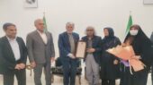 وزیر ارشاد نشان درجه یک هنری را به استاد هنرهای نمایشی هرمزگان اعطا کرد