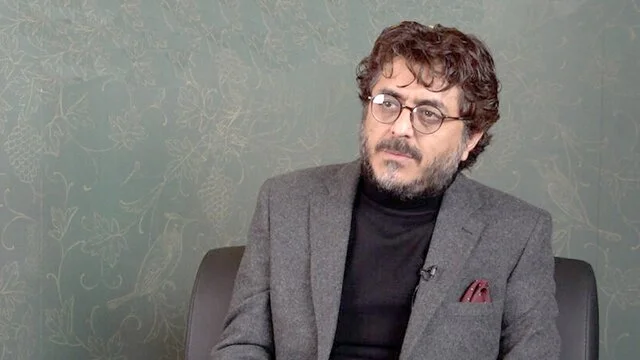 بازیگر «شیش ماهه»: مهران مدیری زیاد از بداهه‌گویی در کارهایش استفاده می‌کند