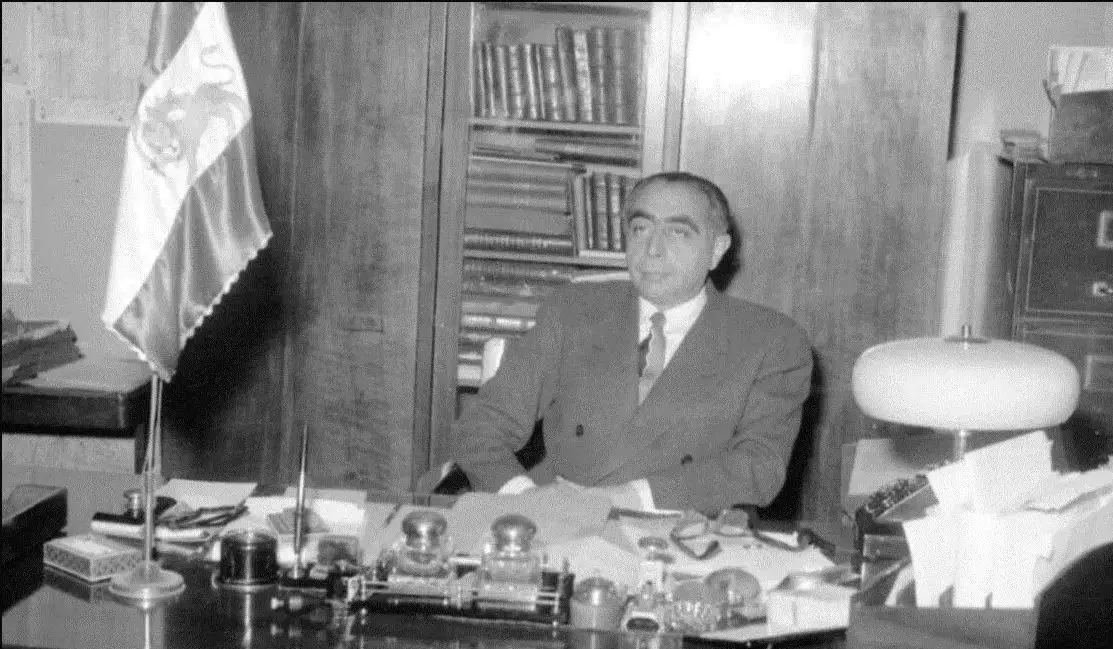 سفر در زمان| علی امینی در خانه اش در الهیه تهران؛ سال 1357