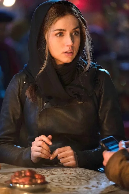 آنا د آرماس با حجاب