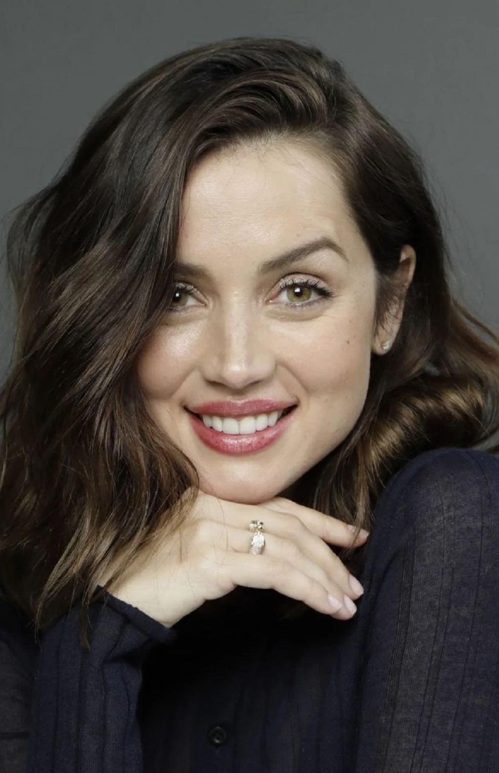 آنا د آرماس بیوگرافی