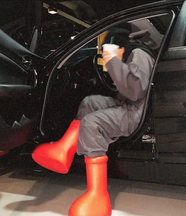 چکمه های بزرگ