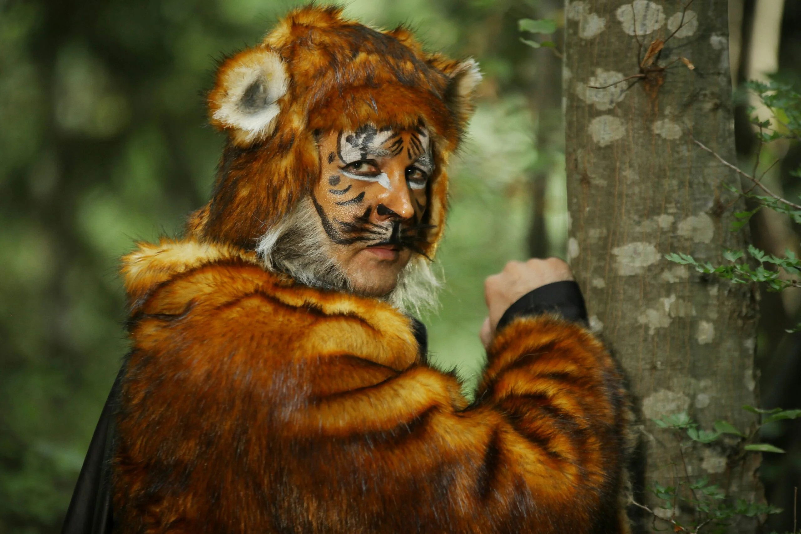 حسام نواب صفوی در آهوی پیشونی سفید