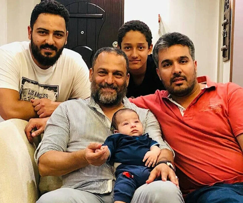 حسین یاری و نوه اش