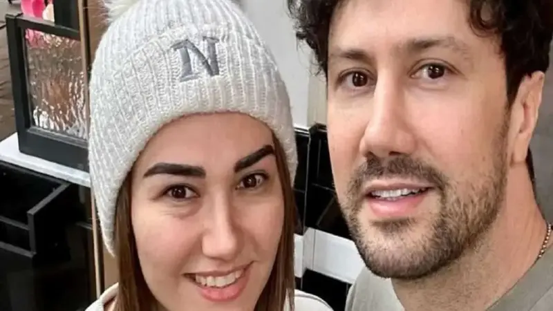 قاب خانوادگی نیلوفر استخری؛ چهره جذاب پدر و مادر / داماد کچل شاهرخ استخری چقدر بامزس