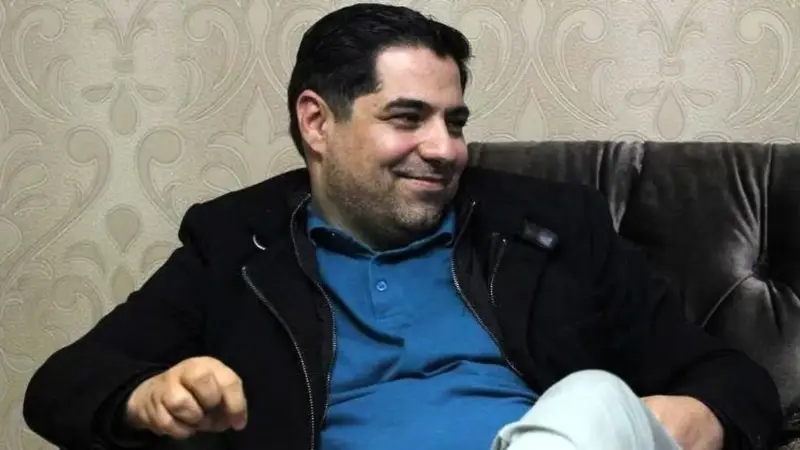 دیدار جنجالی شهرام جزایری و علی دایی؛ عکس پرحاشیه در آغوش ستاره فوتبال ایران