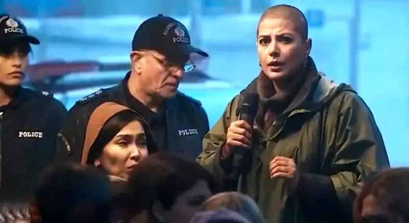 طناز طباطبایی