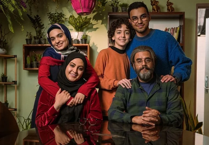 مریم مومن در سریال چسب زخم