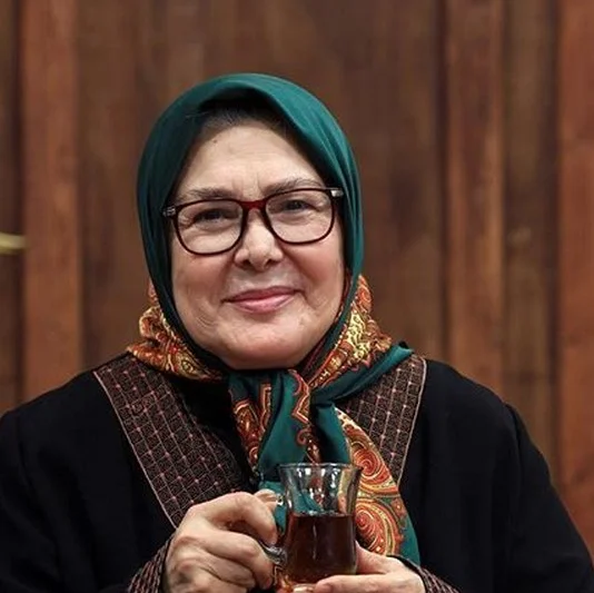 بیوگرافی آفرین عبیسی⁩