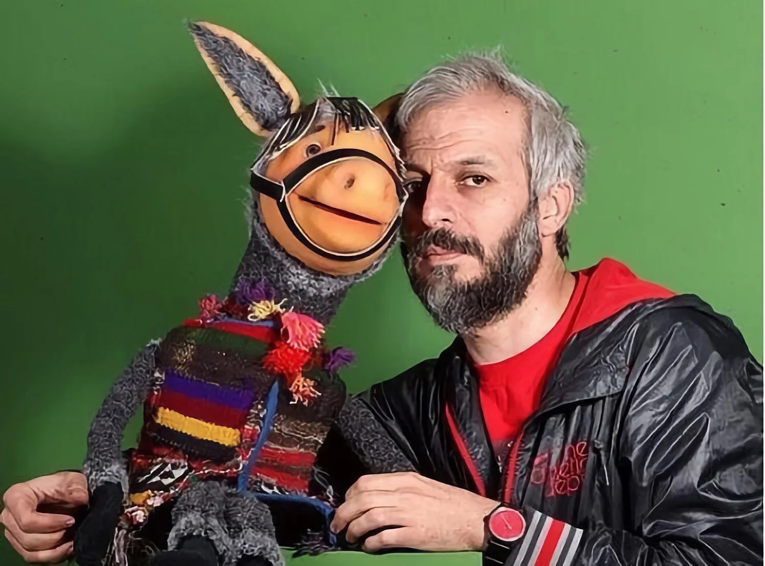 کاظم سیاحی در کلاه قرمزی⁩