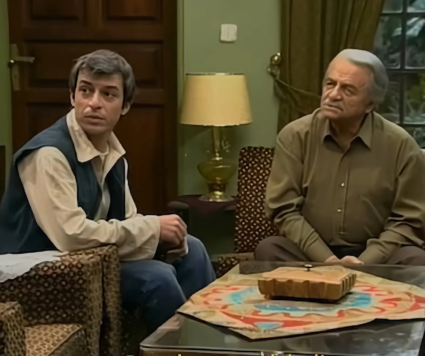 کاظم سیاحی در کوچه اقاقیا⁩