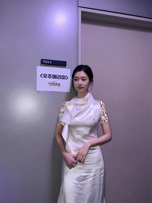 پیراهن ساتن جونگ سومین