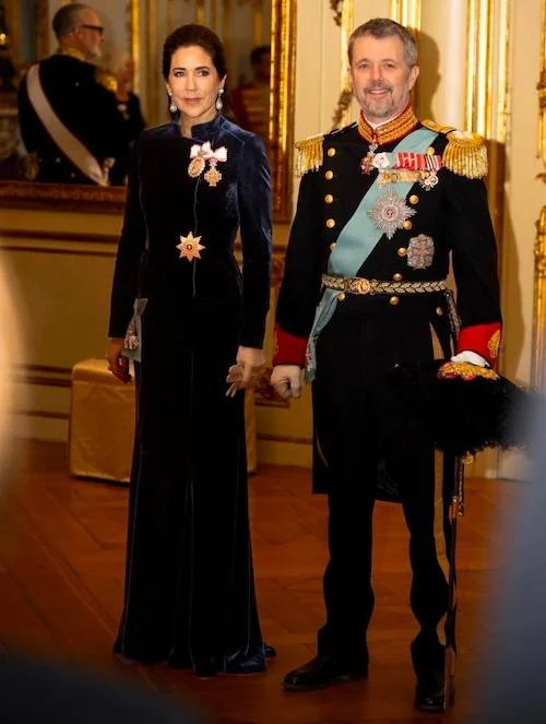 لباس مخمل ملکه مری دانمارک