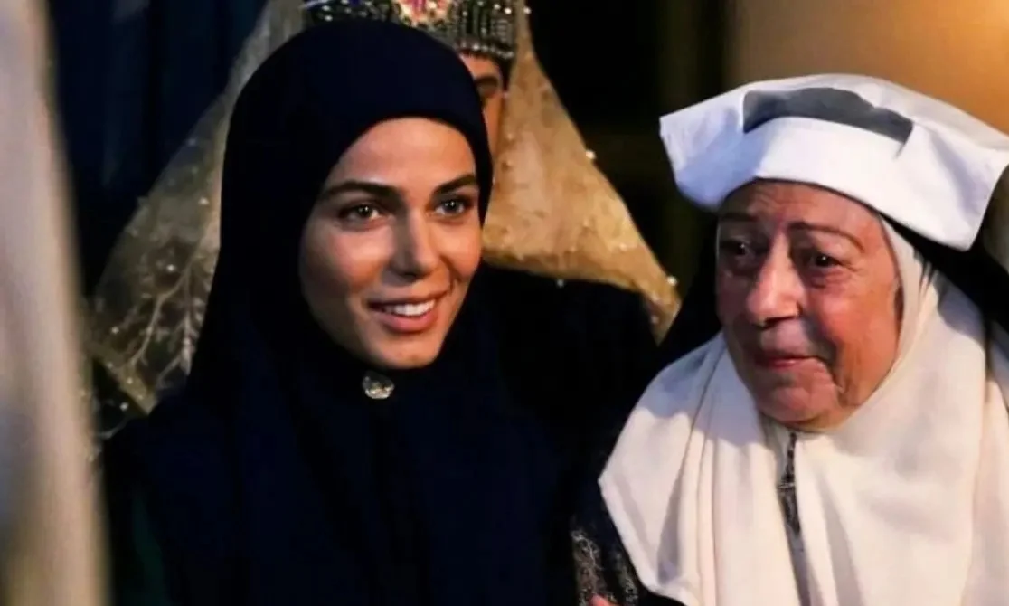 سفر در زمان| سلفی به‌یادماندنی روزبه حصاری و ثریا قاسمی در سال 1399