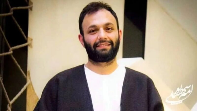 سفر در زمان| کودکی صابر ابر در حال بوسیدن ننه جونش؛ اواخر دهه 60