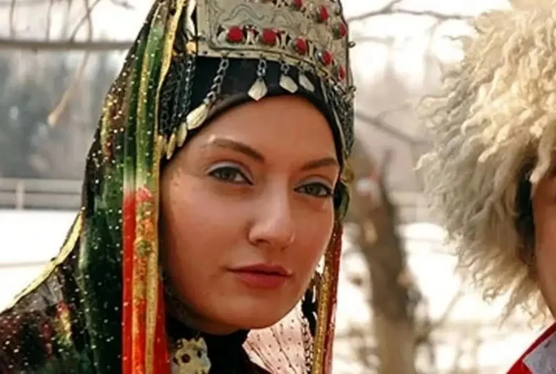 سفر زمان| مهناز افشار در مراسم تشییع ناصر ملک مطیعی؛ سال 97