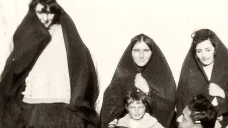 سفر زمان| جمعیت تماشاچی در مراسم عروسی بی‌بی خاور؛ یک قرن قبل