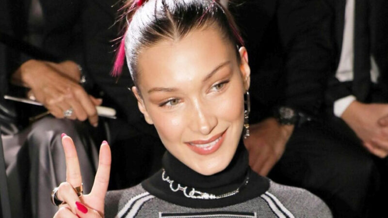 بلا حدید با استایل زمستانی جسورانه؛ ترکیب تضاد رنگ‌ها که همه را شگفت‌زده کرد!