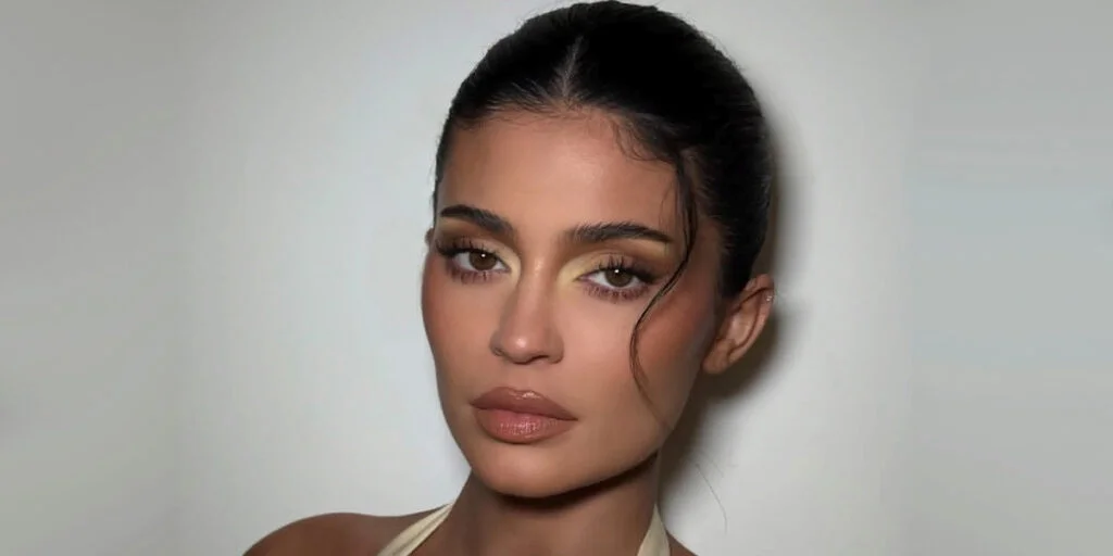 کایلی جنر با لباس‌های تکراری در مراسم‌های بزرگ سینمایی؛ راز استایل ثروتمندترین دختر دنیا چیست؟