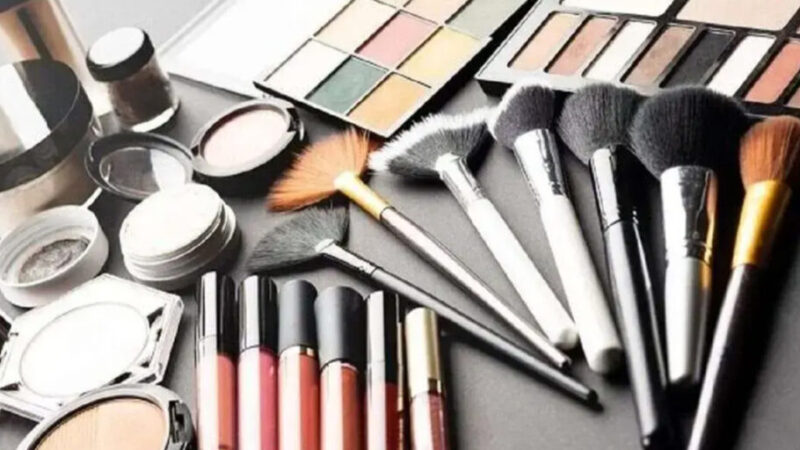 هشدار جدی سازمان غذا و دارو؛ مصرف این برندهای محبوب آرایشی ممنوع شد!