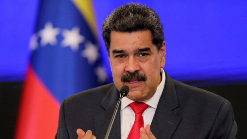 لباس‌های غیرمنتظره رئیس‌جمهور پیشین ونزوئلا در لحظه دستگیری چه پیامی داشت؟