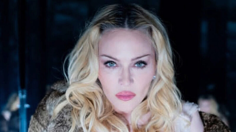 مدونا در مراکش؛ استایل زمستانی خاص اسطوره پاپ در قلب بازارهای سنتی!