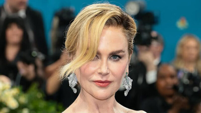 نیکول کیدمن با موهای فرفری و استایل لوکس فرودگاهی همه را شگفت‌زده کرد!