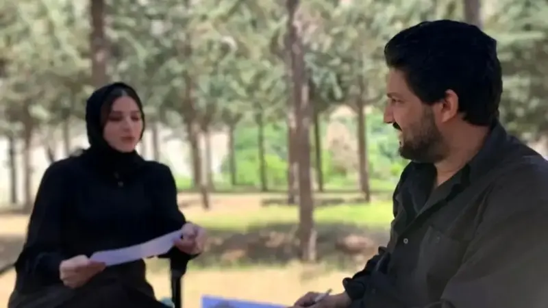 عکس| تصویری از موتور سواری دو نفره سحر دولتشاهی و حامد بهداد در پشت‌صحنه فیلم «مفت‌بر»