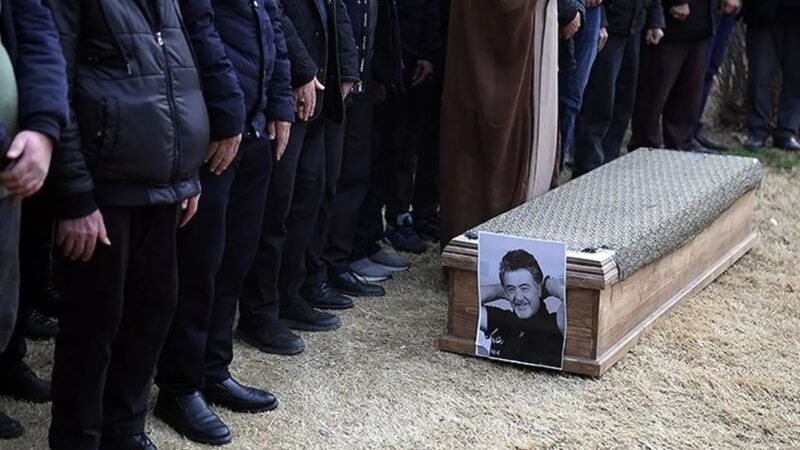 چرا هنرمندان به خاکسپاری رضا رویگری نرفتند؟