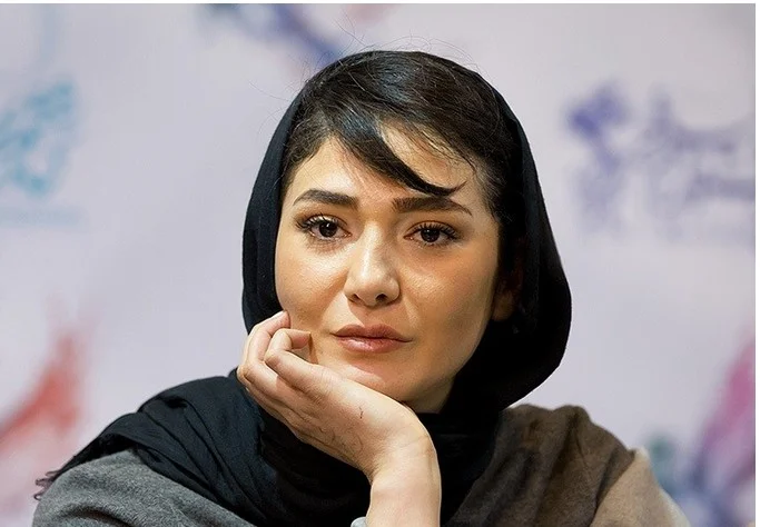 عکس| قیافه کلافه مینا وحید در ترافیک/ خانم بازیگر به سیم اخر زد